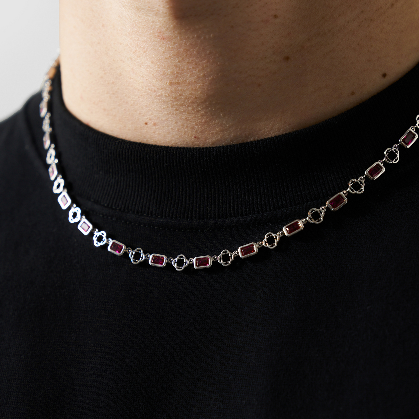 Collana con Gemma Rossa a Trifoglio (Argento)
