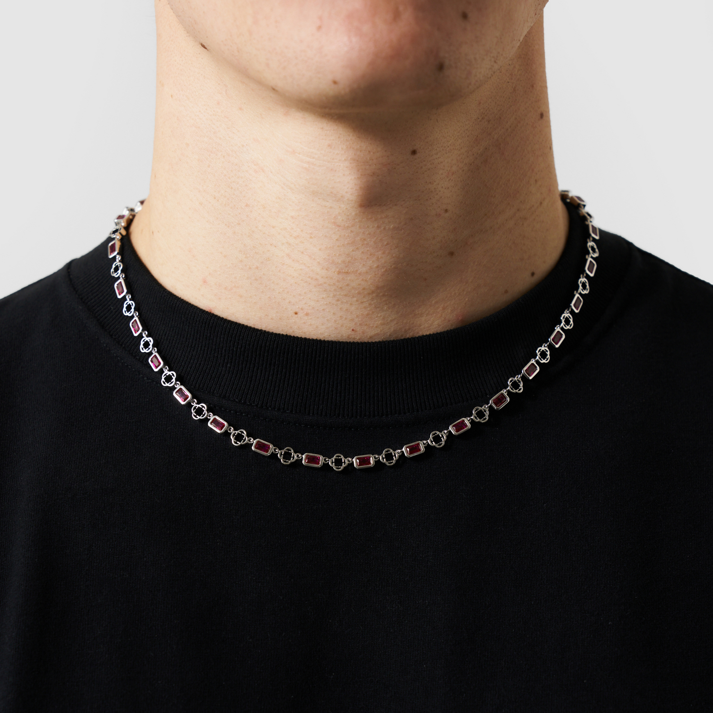 Collana con Gemma Rossa a Trifoglio (Argento)