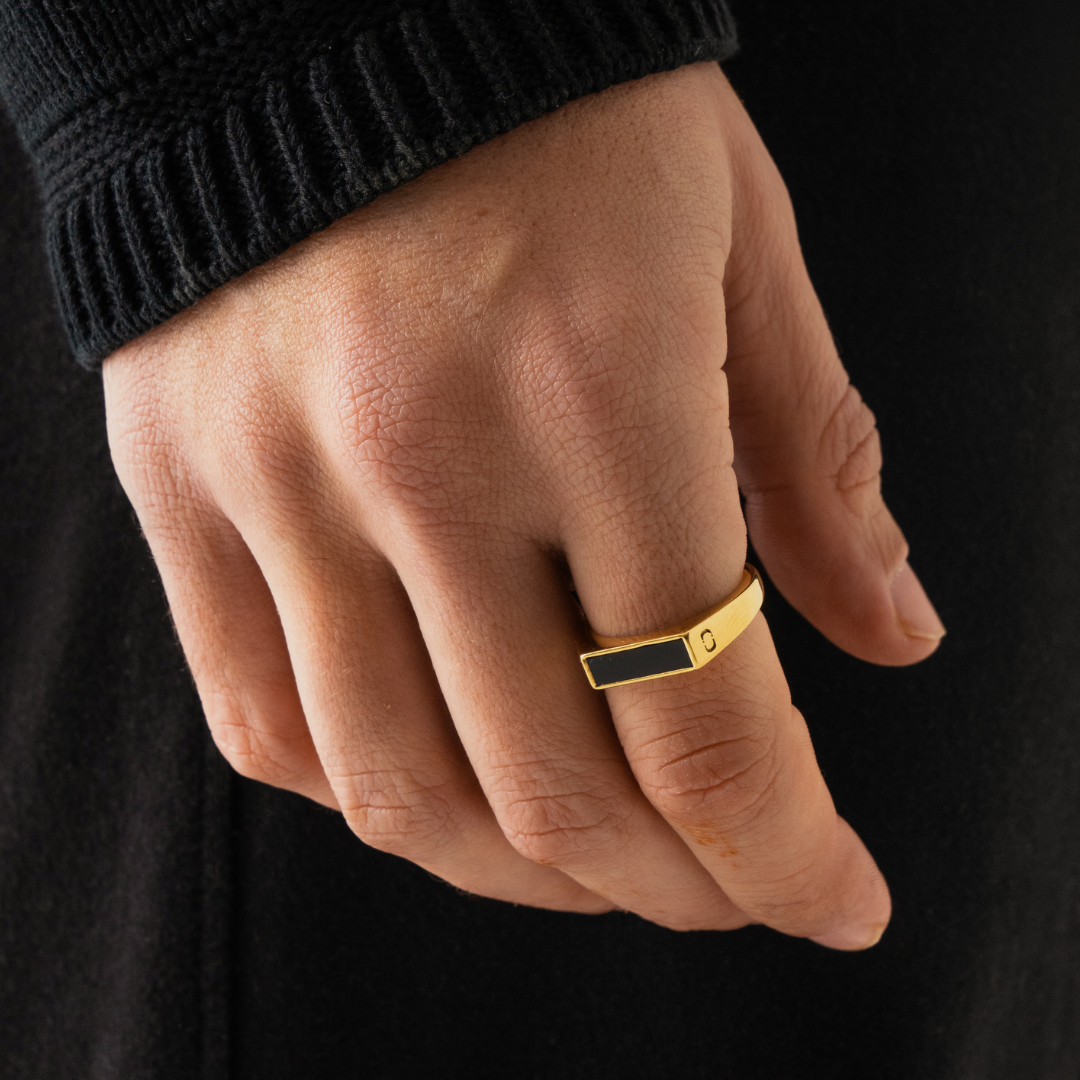Anello Signet Rettangolare in Onice (Oro)