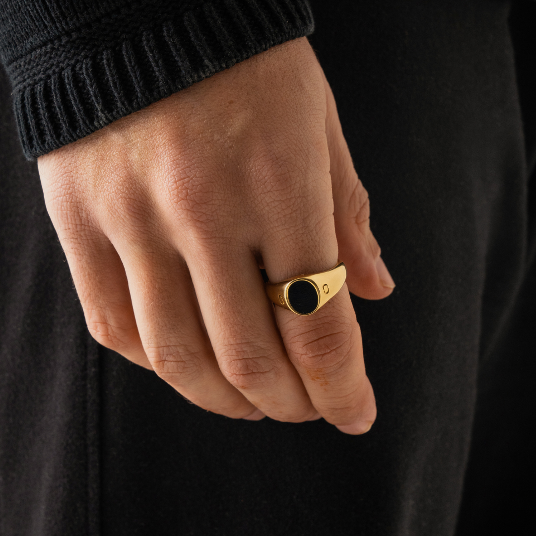 Anello Signet Ovale in Onice (Oro)