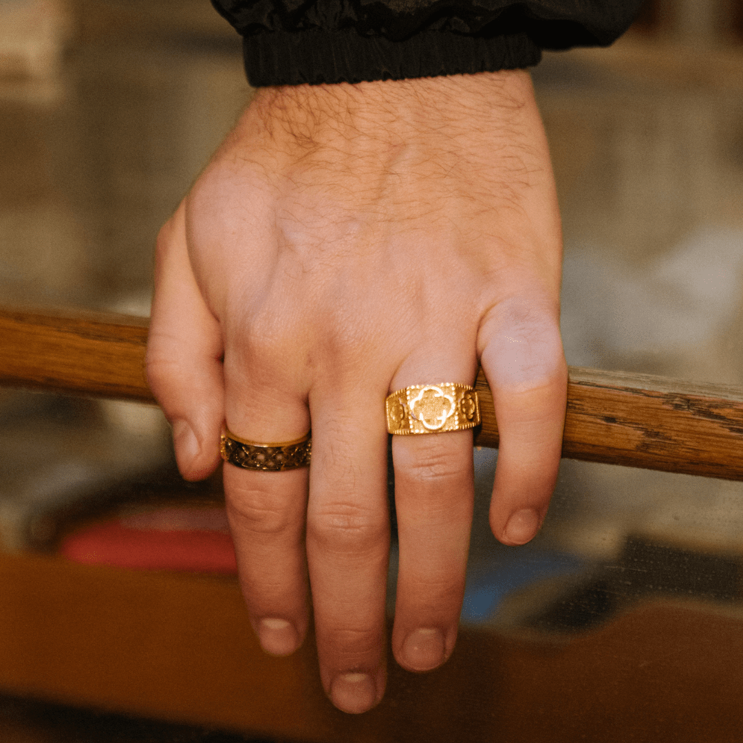 Anello Sovrano Clover (Oro)