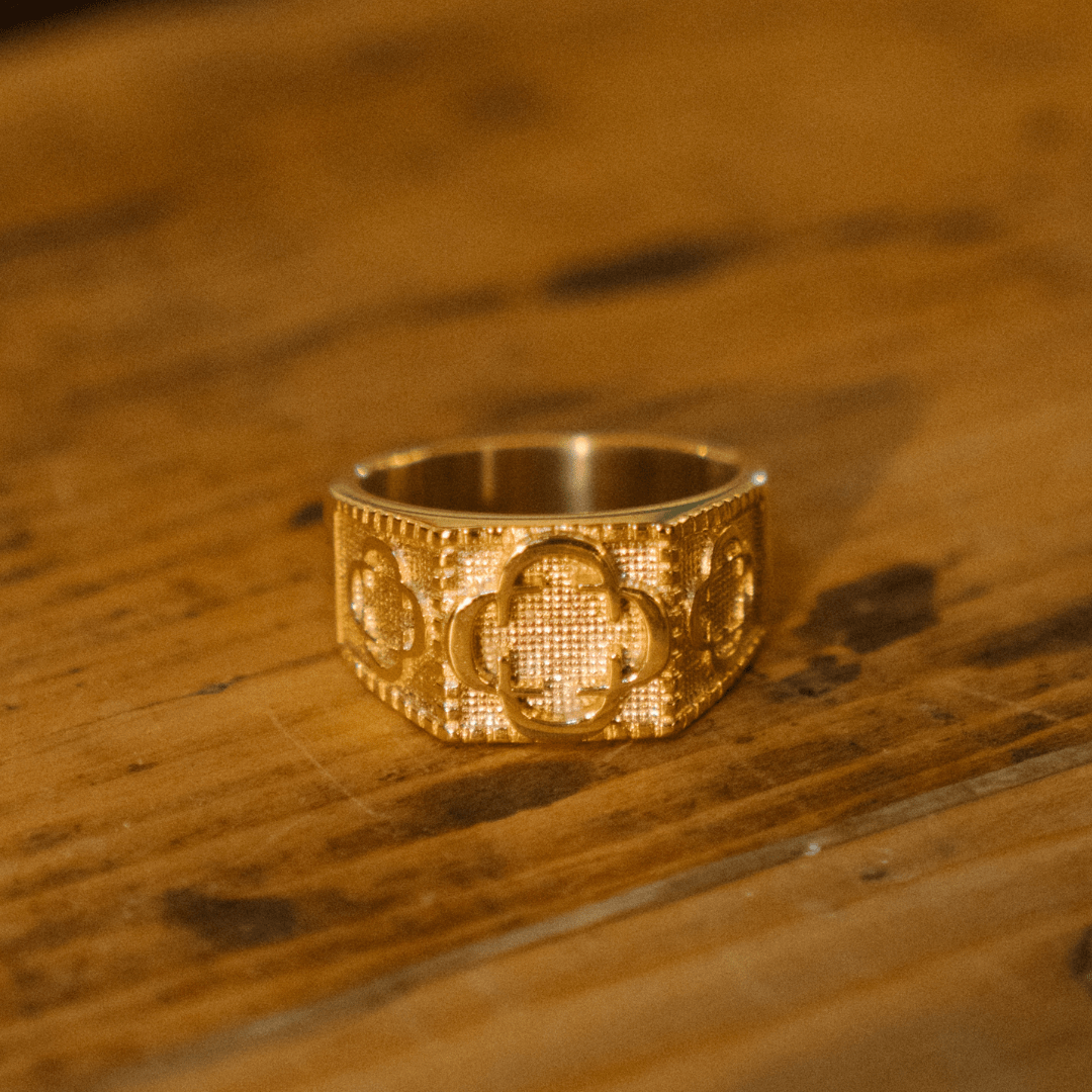 Anello Sovrano Clover (Oro)