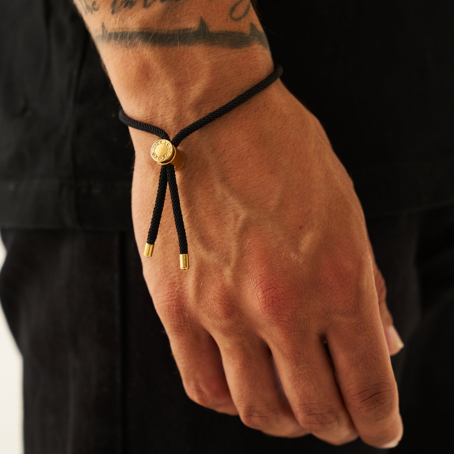 Bracciale con Chiusura a Toggle in Cordino Nero (Oro)