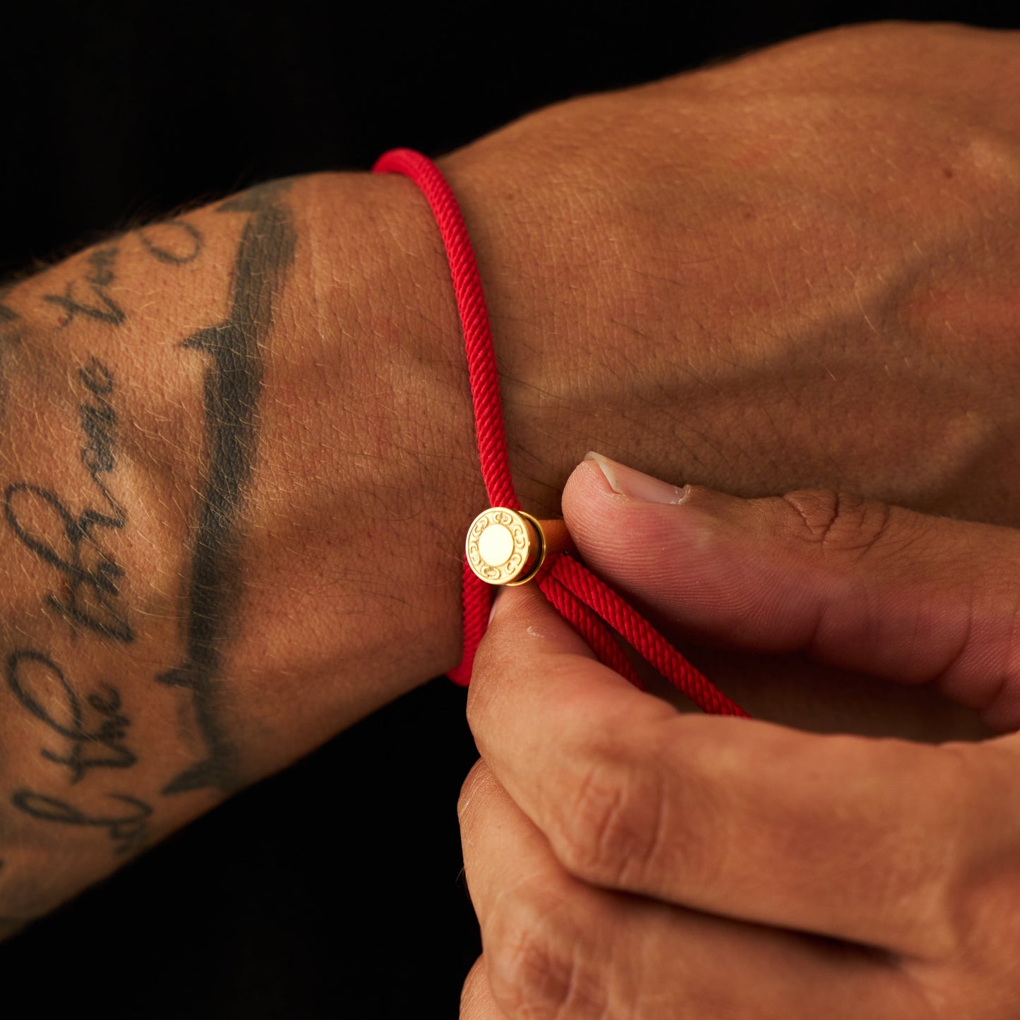 Bracciale con Chiusura a Toggle in Cordino Rosso (Oro)