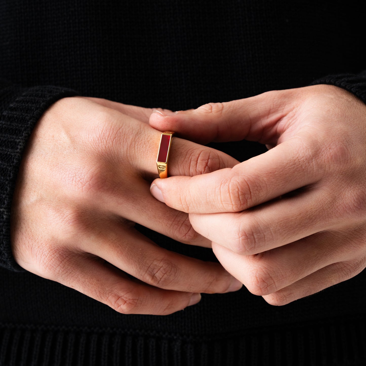 Anello Sigillo in Pietra Rossa (Oro)