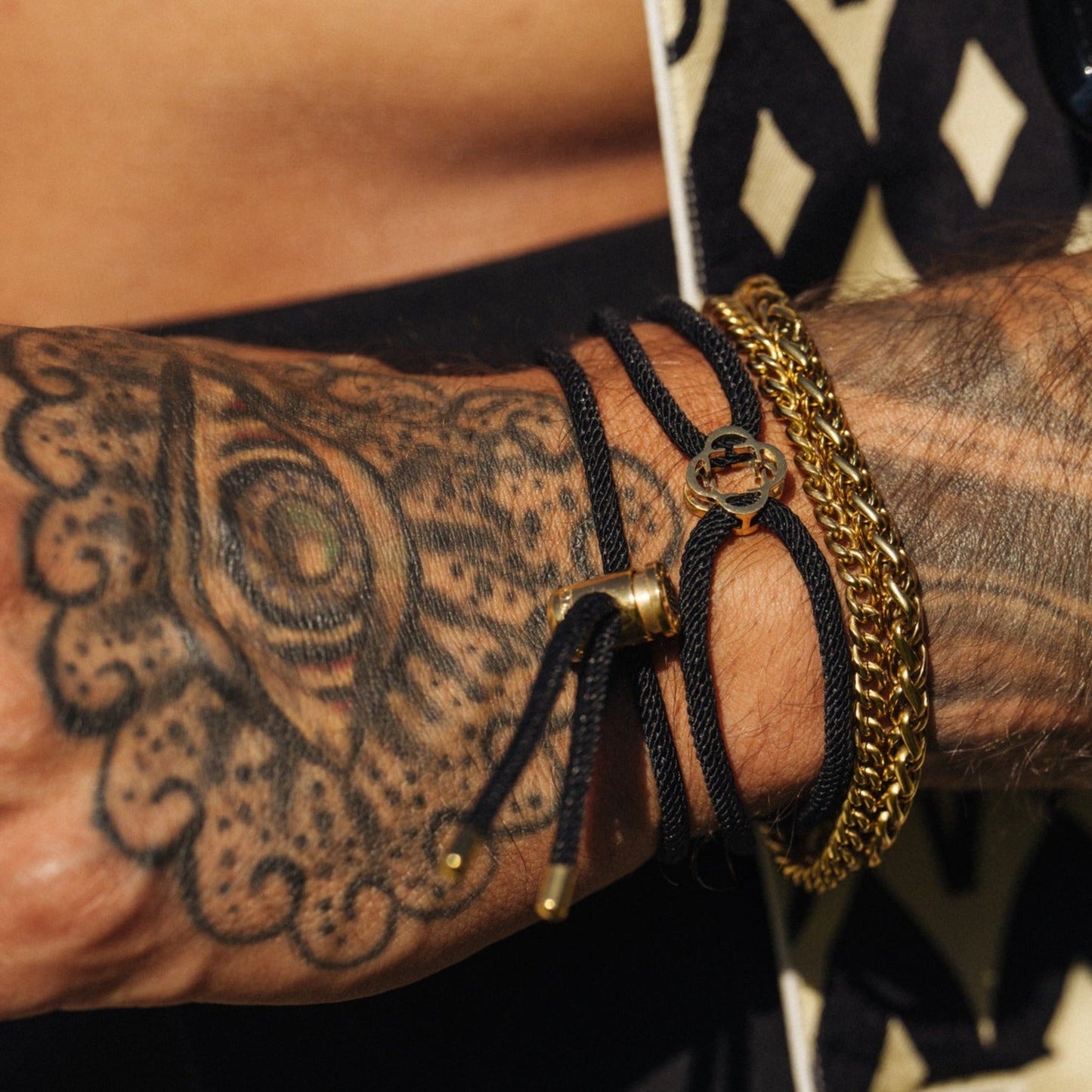 Bracciale con Chiusura a Toggle Nera (Oro)