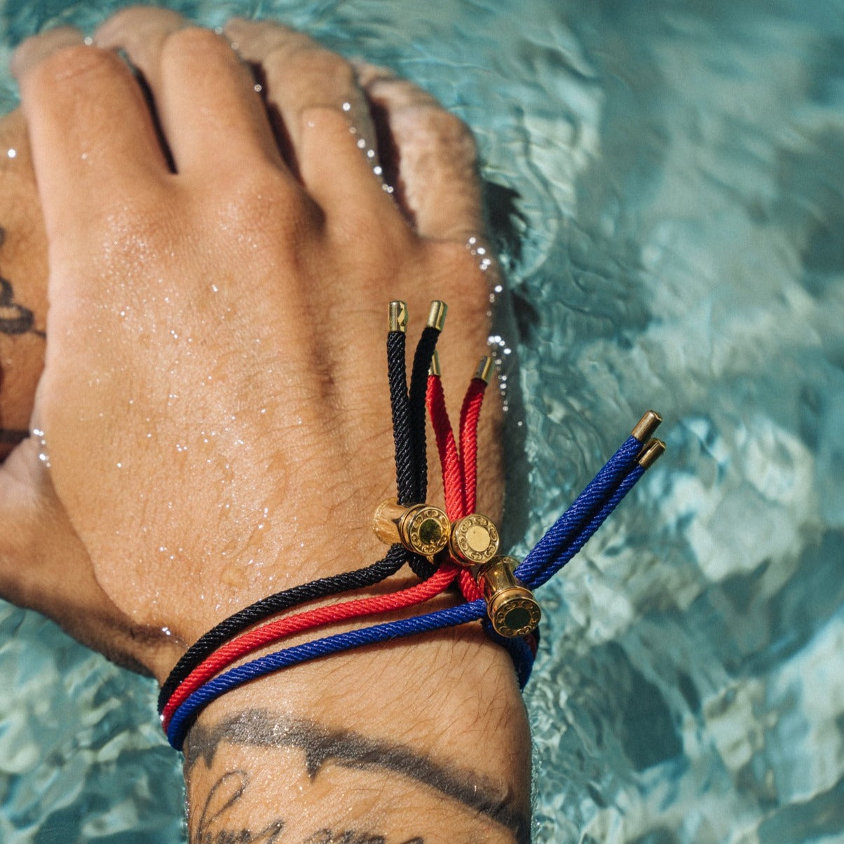 Bracciale con Chiusura a Toggle in Cordino Rosso (Oro)
