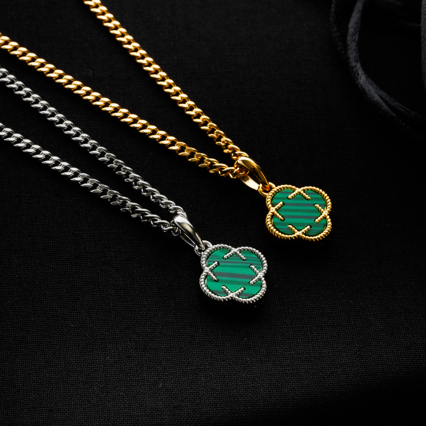 Pendente in Pietra di Malachite a Trifoglio (Oro)