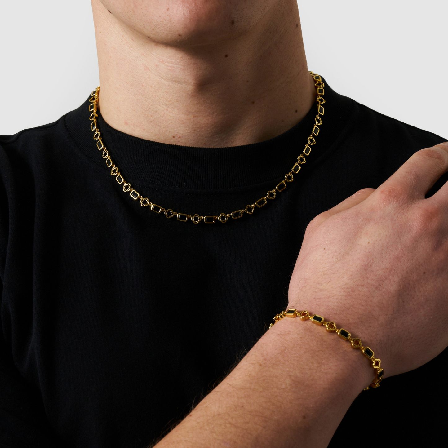 Collana con Trifoglio in Gemma Rossa (Oro)