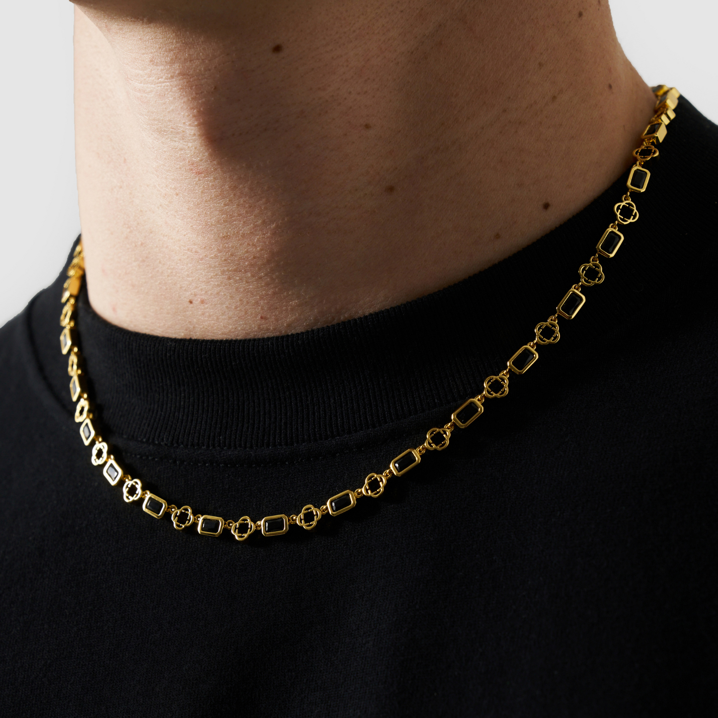 Collana con Trifoglio in Gemma Rossa (Oro)