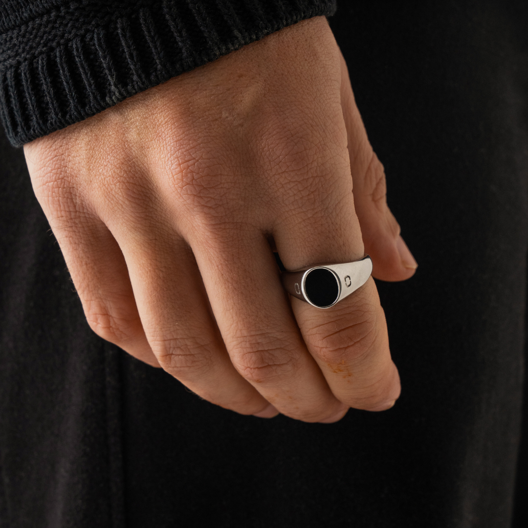 Anello Signet Ovale in Onice (Argento)