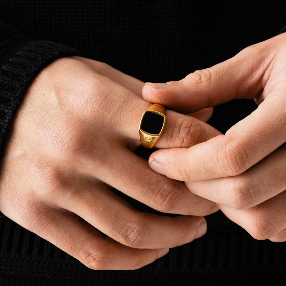 Anello Sigillo in Pietra Onice (Oro)