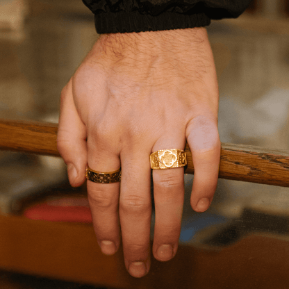 Anello Sovrano Clover (Oro)
