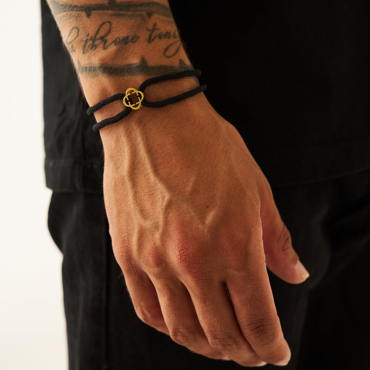 Braccialetto in Cordino Nero (Oro)